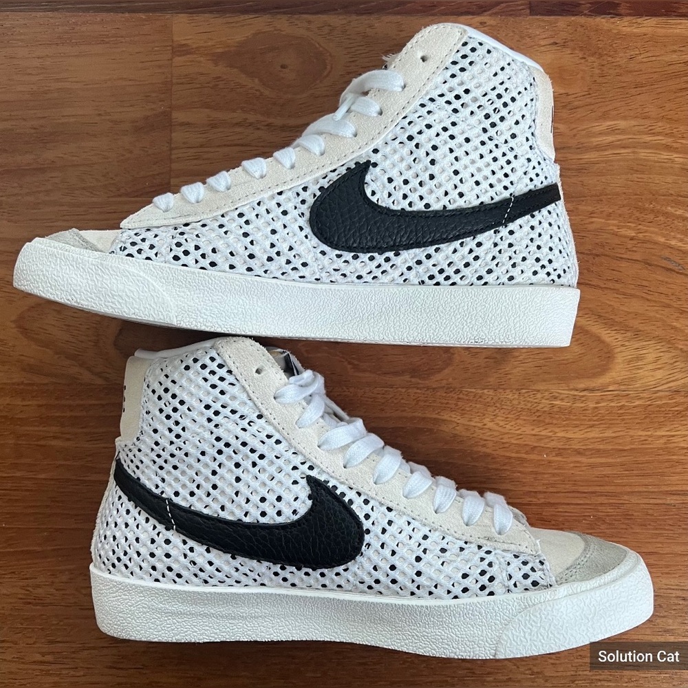 Nike Blazer Mid '77 - Youth size 5.5/Women’s size 7